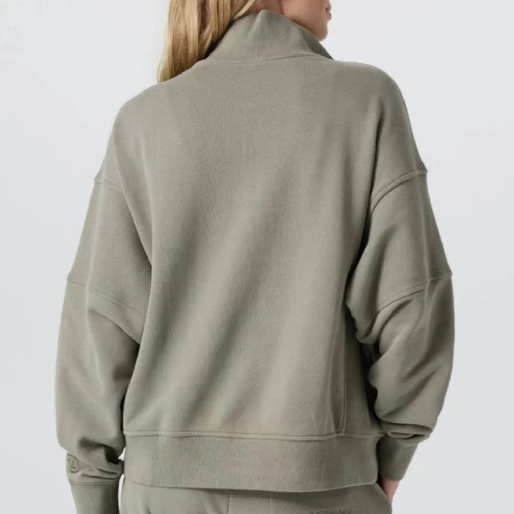 Vuori Sedona Rib Half Zip Sweatshirt Metal Olive Sage Green - Picture 4 of 4